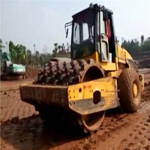 壓路機(jī)進(jìn)行清洗時(shí)需要注意哪些事項(xiàng)？